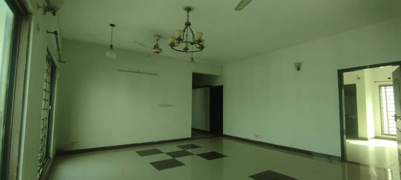 10 Marla 3 Bedrooms Apartment Available For Sale In Sector B Askari 11 Lahore 11