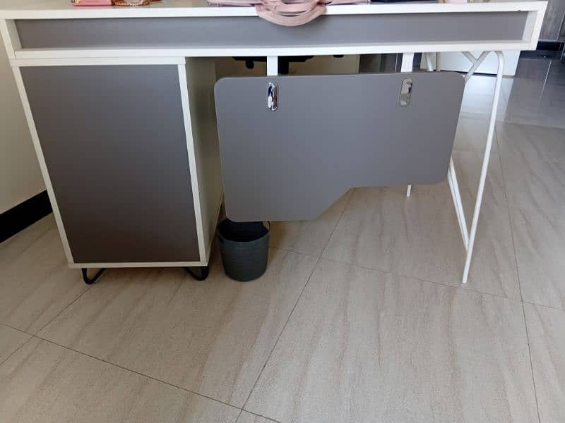 Office/Study Table 0
