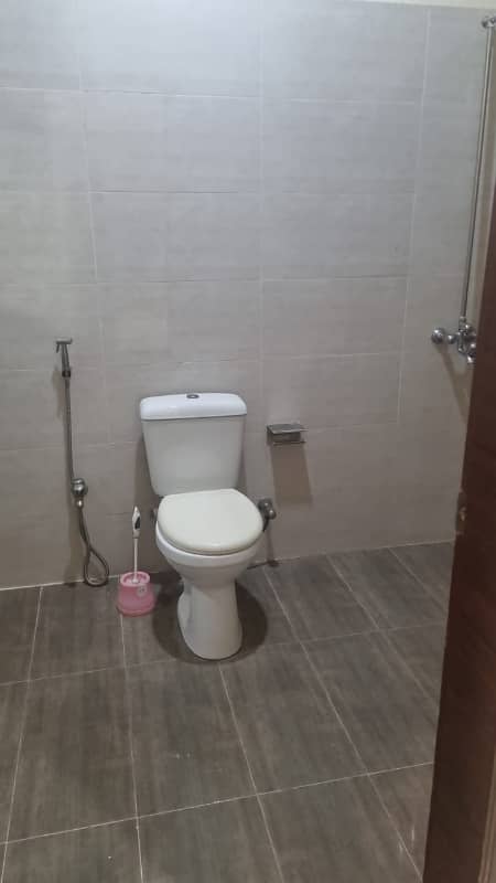 10 Marla Upper Portion Available For Rent 7