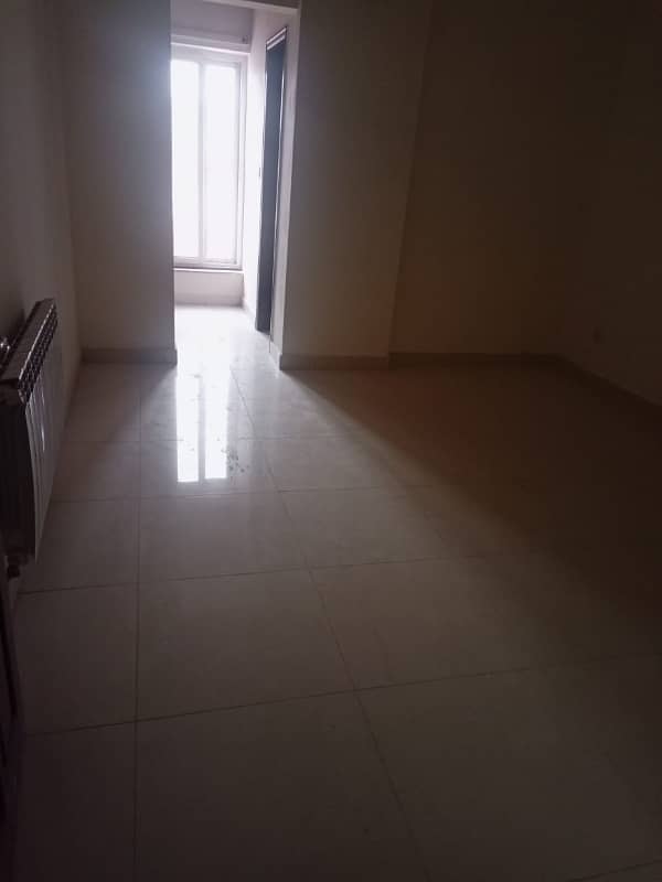 10 Marla Upper Portion Available For Rent 9