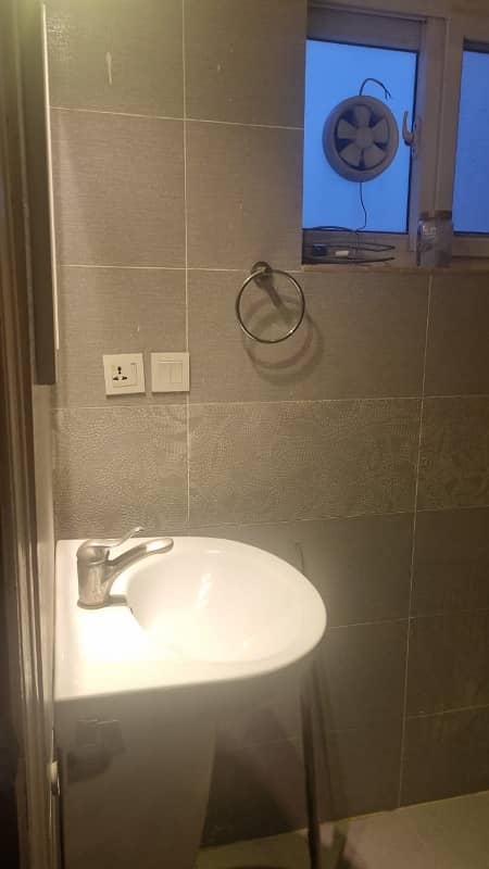 10 Marla Upper Portion Available For Rent 14