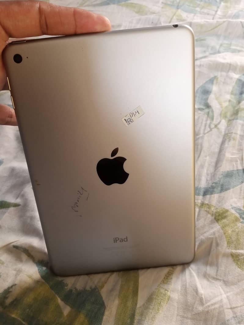 Ipad Mini 4 128GB with Excellent Condition 0