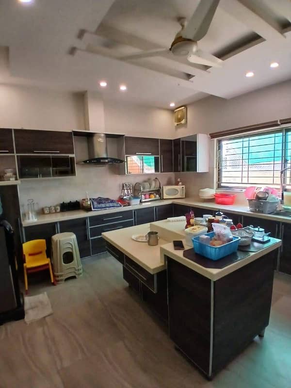 DHA Phase 6, Block K, 01 Kanal, 05 Bed, Slightly Used Fully Furnished Luxurious House Available For Sale. 16