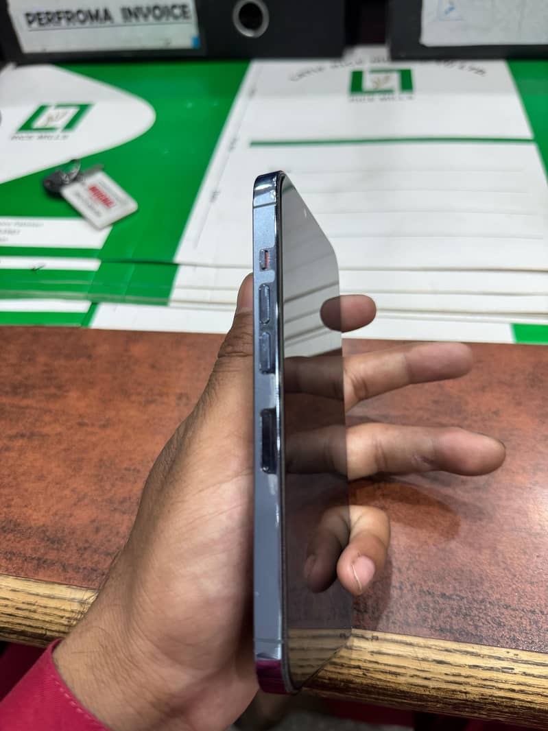 #I phone 13 pro bc non pta factory unlock sera blue ( e. sim ) pra hy 3