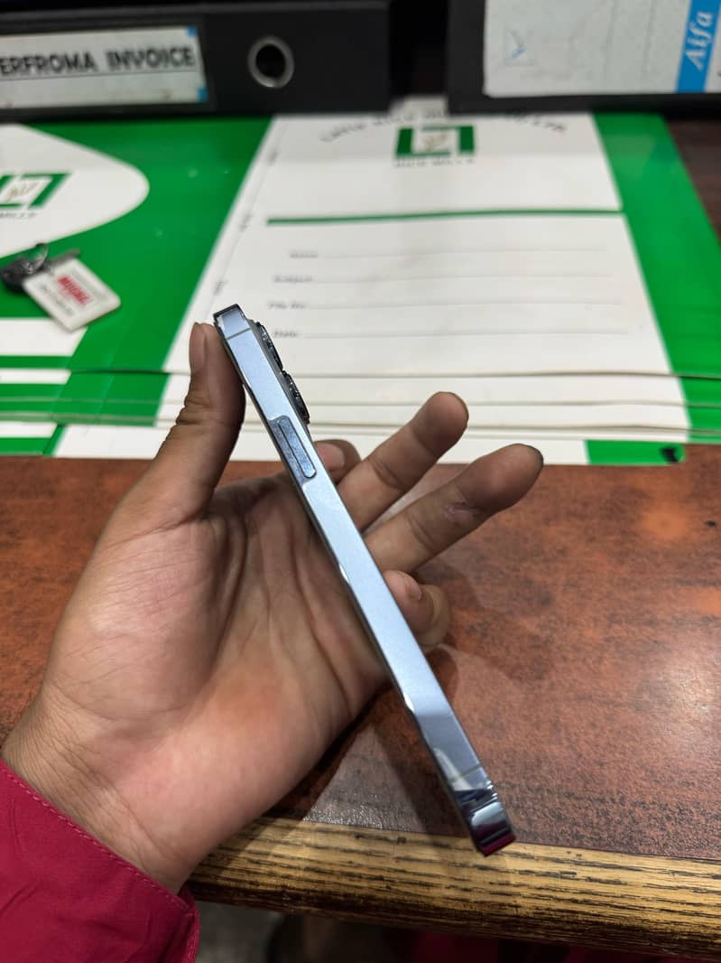 #I phone 13 pro bc non pta factory unlock sera blue ( e. sim ) pra hy 4