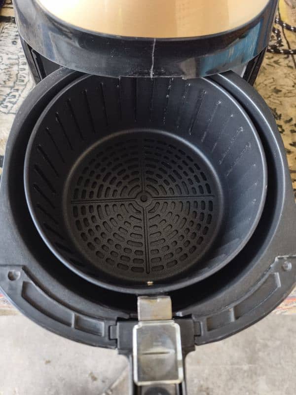 Geepas air fryer slightly used 2