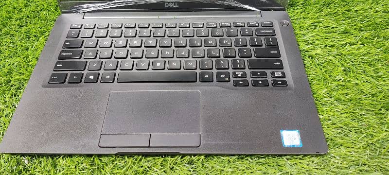 Dell Latitude 7400 1