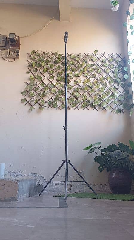 tripod stand 0