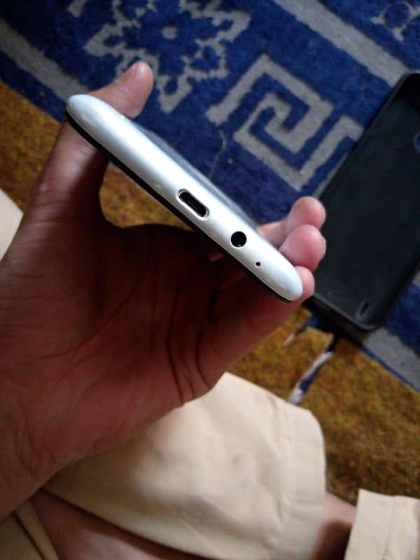 Tecno spark 6 go total genuin 10/9.5. . . . .  2/32 2