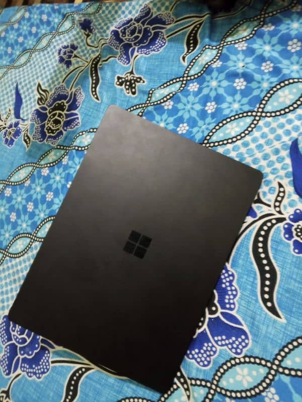 surface i5 10Gen 8Gb ram battery kharb h 0