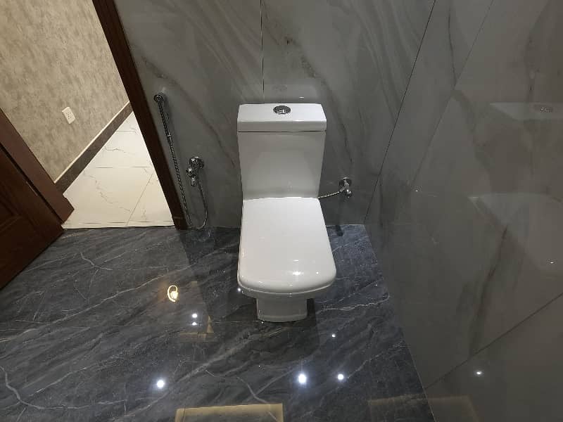 Prime Location House Of 10 Marla Is Available For sale 16