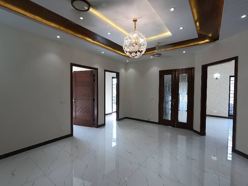 Prime Location House Of 10 Marla Is Available For sale 17