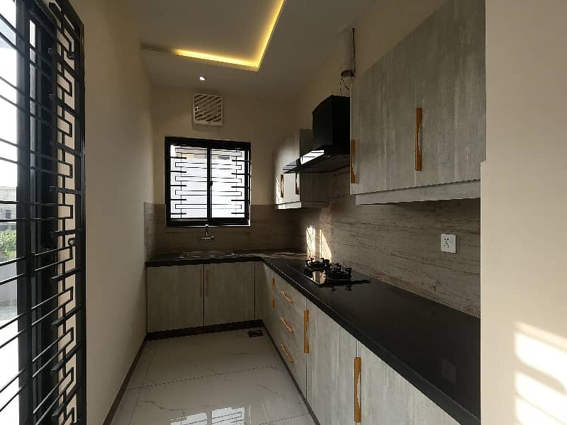 Prime Location House Of 10 Marla Is Available For sale 19