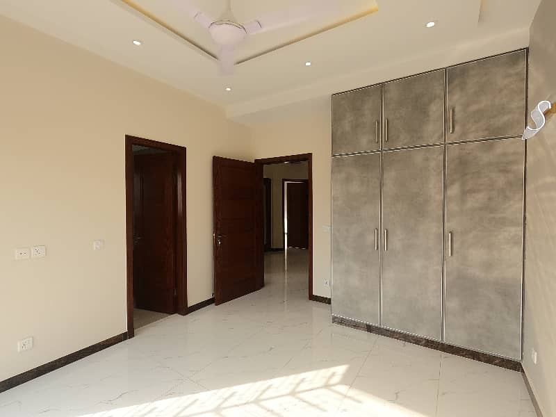 Prime Location House Of 10 Marla Is Available For sale 21