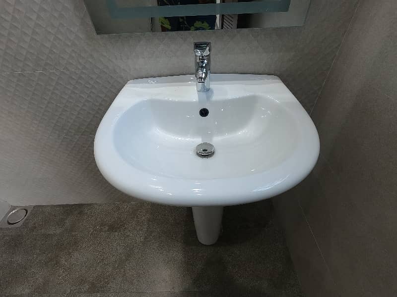 Prime Location House Of 10 Marla Is Available For sale 26