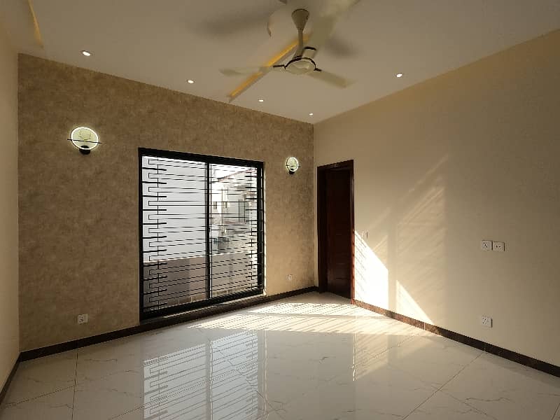 Prime Location House Of 10 Marla Is Available For sale 27