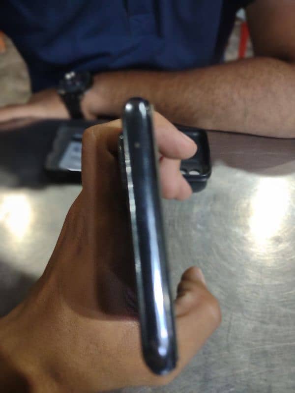 One plus N200 Pta approved 4+2/64 3
