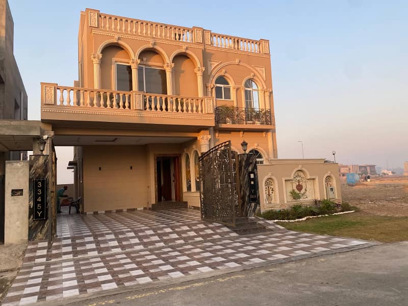 DHA Phase 7, 10 Marla, 04 Bed, Luxurious House For Sale. 0