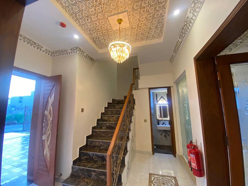 DHA Phase 7, 10 Marla, 04 Bed, Luxurious House For Sale. 3