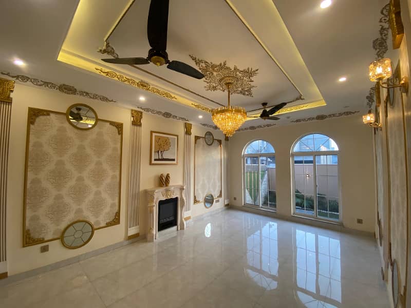 DHA Phase 7, 10 Marla, 04 Bed, Luxurious House For Sale. 4