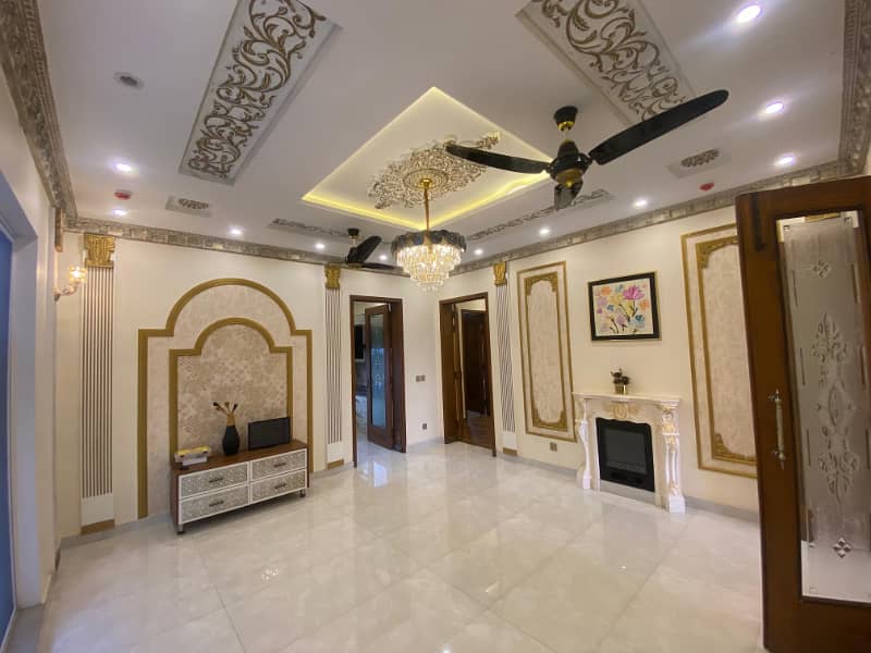 DHA Phase 7, 10 Marla, 04 Bed, Luxurious House For Sale. 8