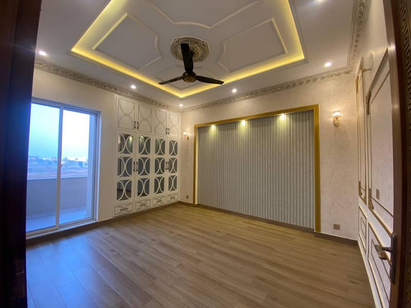 DHA Phase 7, 10 Marla, 04 Bed, Luxurious House For Sale. 10