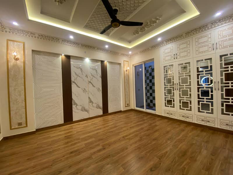 DHA Phase 7, 10 Marla, 04 Bed, Luxurious House For Sale. 11