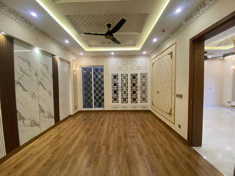 DHA Phase 7, 10 Marla, 04 Bed, Luxurious House For Sale. 12