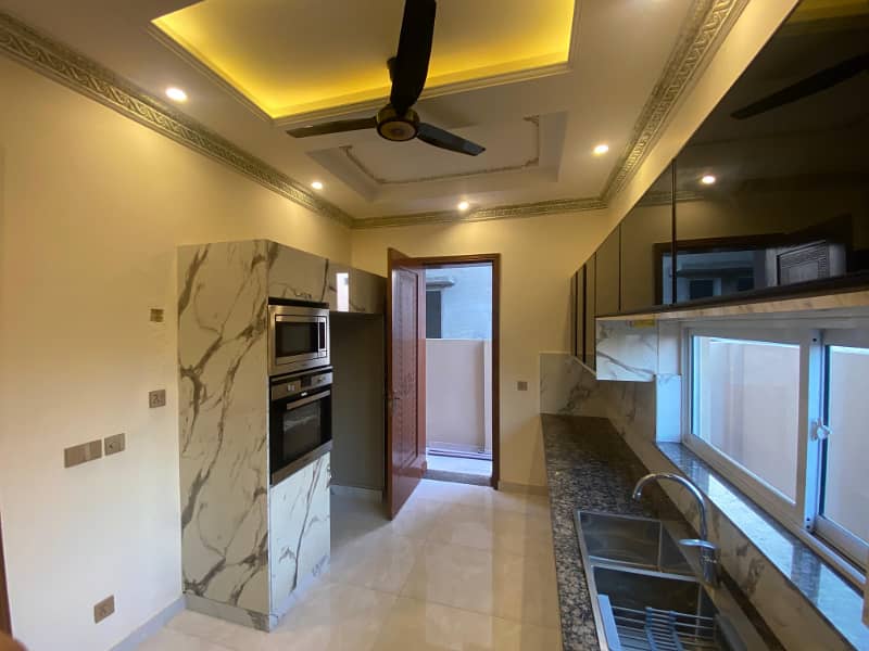 DHA Phase 7, 10 Marla, 04 Bed, Luxurious House For Sale. 13