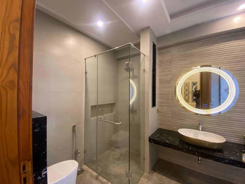 DHA Phase 7, 10 Marla, 04 Bed, Luxurious House For Sale. 17