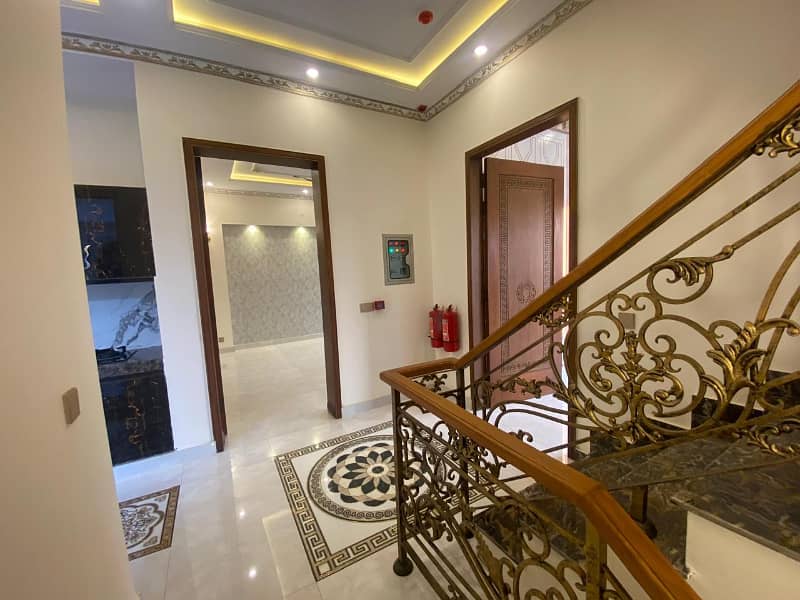 DHA Phase 7, 10 Marla, 04 Bed, Luxurious House For Sale. 20