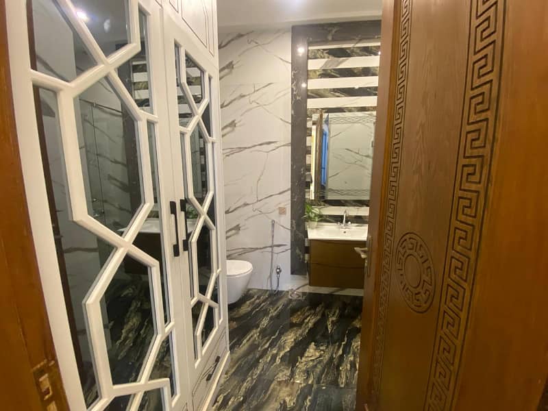 DHA Phase 7, 10 Marla, 04 Bed, Luxurious House For Sale. 23