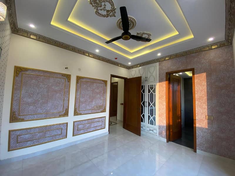 DHA Phase 7, 10 Marla, 04 Bed, Luxurious House For Sale. 24