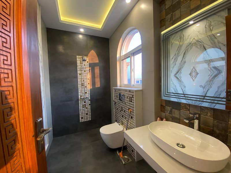DHA Phase 7, 10 Marla, 04 Bed, Luxurious House For Sale. 27