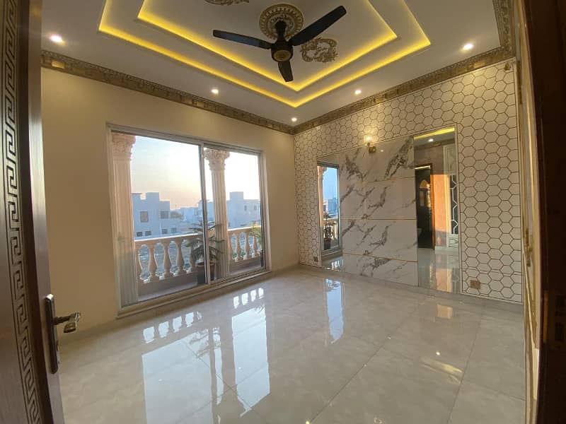 DHA Phase 7, 10 Marla, 04 Bed, Luxurious House For Sale. 28