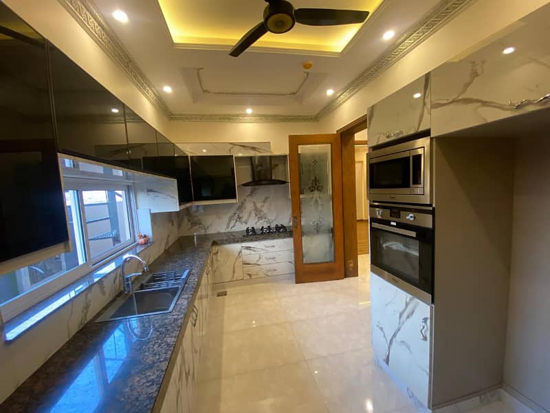 DHA Phase 7, 10 Marla, 04 Bed, Luxurious House For Sale. 38