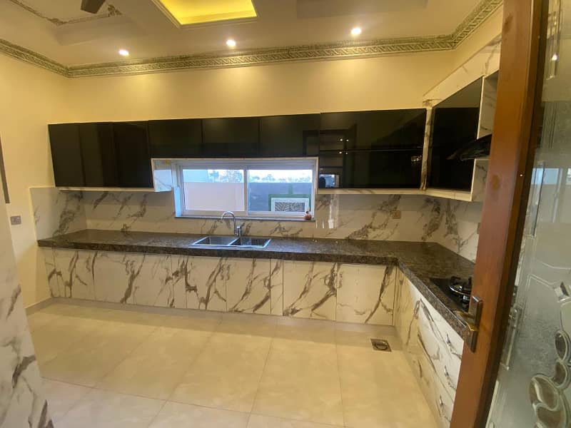 DHA Phase 7, 10 Marla, 04 Bed, Luxurious House For Sale. 40