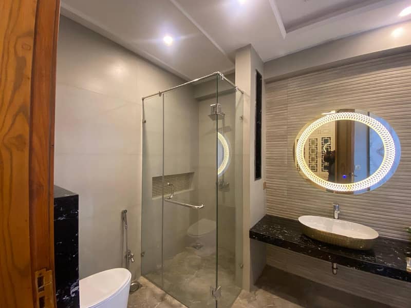 DHA Phase 7, 10 Marla, 04 Bed, Luxurious House For Sale. 41