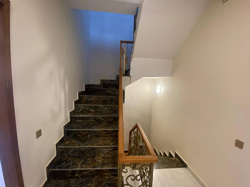 DHA Phase 7, 10 Marla, 04 Bed, Luxurious House For Sale. 44