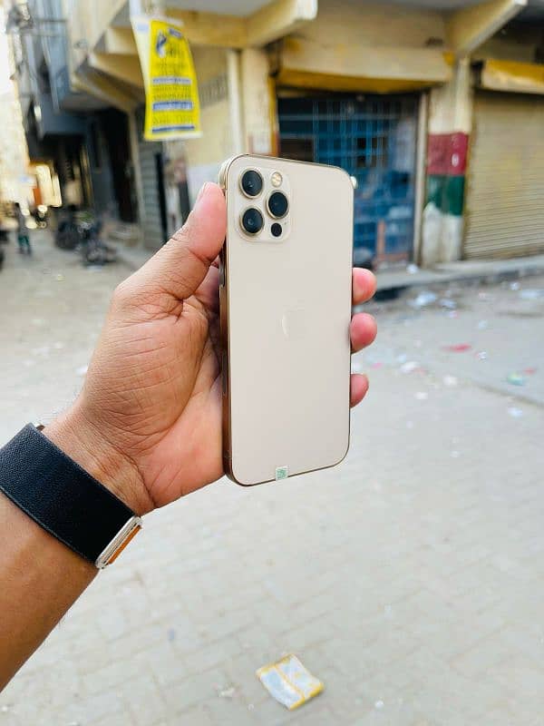 I phone 12 pro hai: Ram 128 gb hai 0