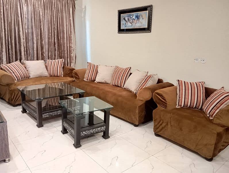 Branded sofa set 0