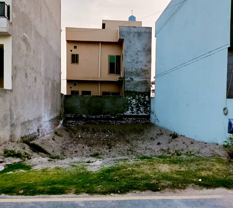 10 marla plot for sale in park view city Lahore 0