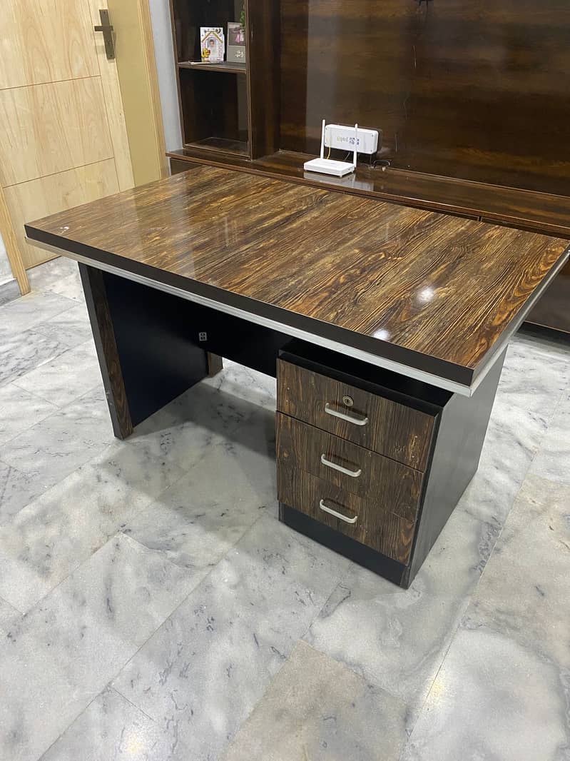 Wooden Executive Office Table with Drawers – Excellent Condition 1