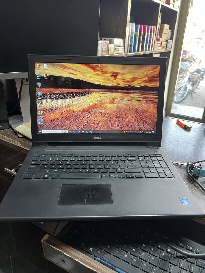 Laptop i3 4 genration 1