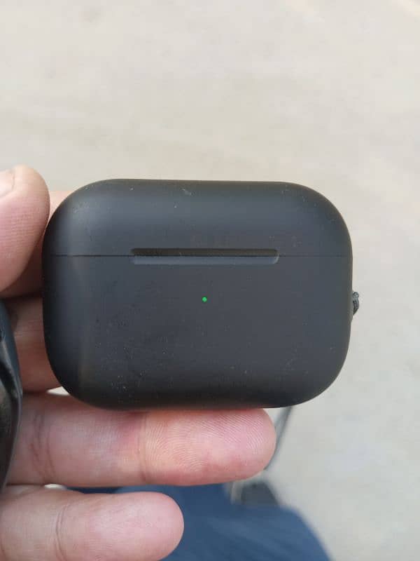ear pod pro excellent without box 0