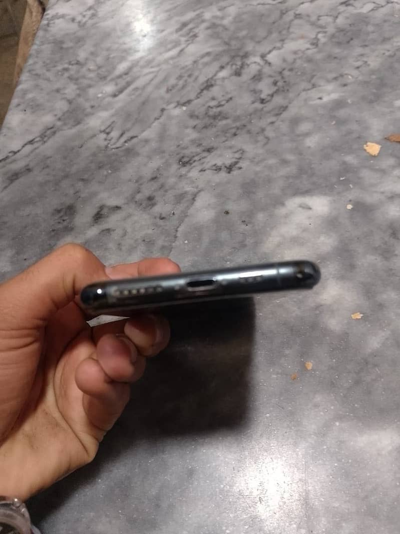 iPhone 11pro 64 GB PTA 5