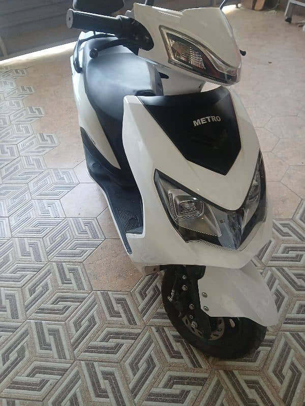METRO THRILL/USED/ONLY 4 MONTHS OLD/LIKE IN NEW CONDITION/Negotiatable 0