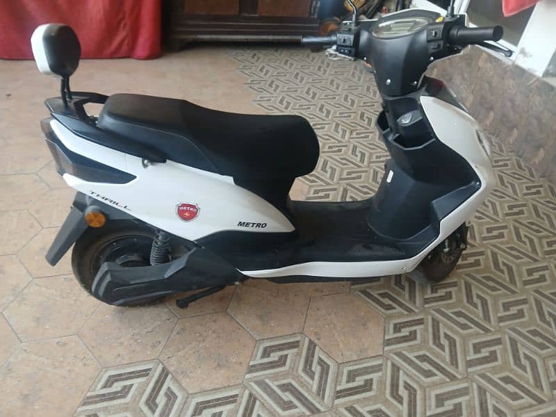 METRO THRILL/USED/ONLY 4 MONTHS OLD/LIKE IN NEW CONDITION/Negotiatable 3