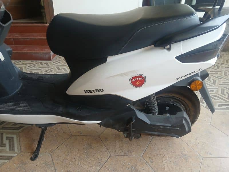 METRO THRILL/USED/ONLY 4 MONTHS OLD/LIKE IN NEW CONDITION/Negotiatable 5