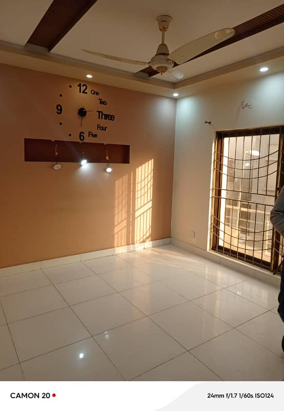 BEAUTIFUL 10 MARLA UPPER PORTION AVAILABLE FOR RENT IN BAHRIA TOWN LAHORE 1